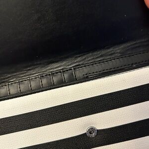 Kut from the Kloth Black Women,s Bi-Fold Wallet with ID Window
